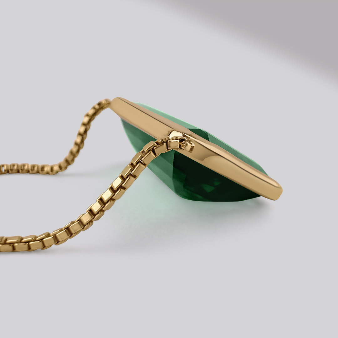 EMERALD BLOOM NECKLACE 18K Gold Vermeil — on model