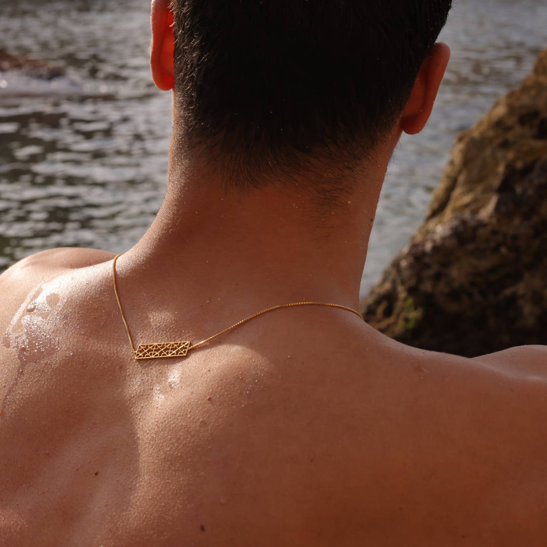 ONYX SHIELD NECKLACE 18K Gold Vermeil — packaging view