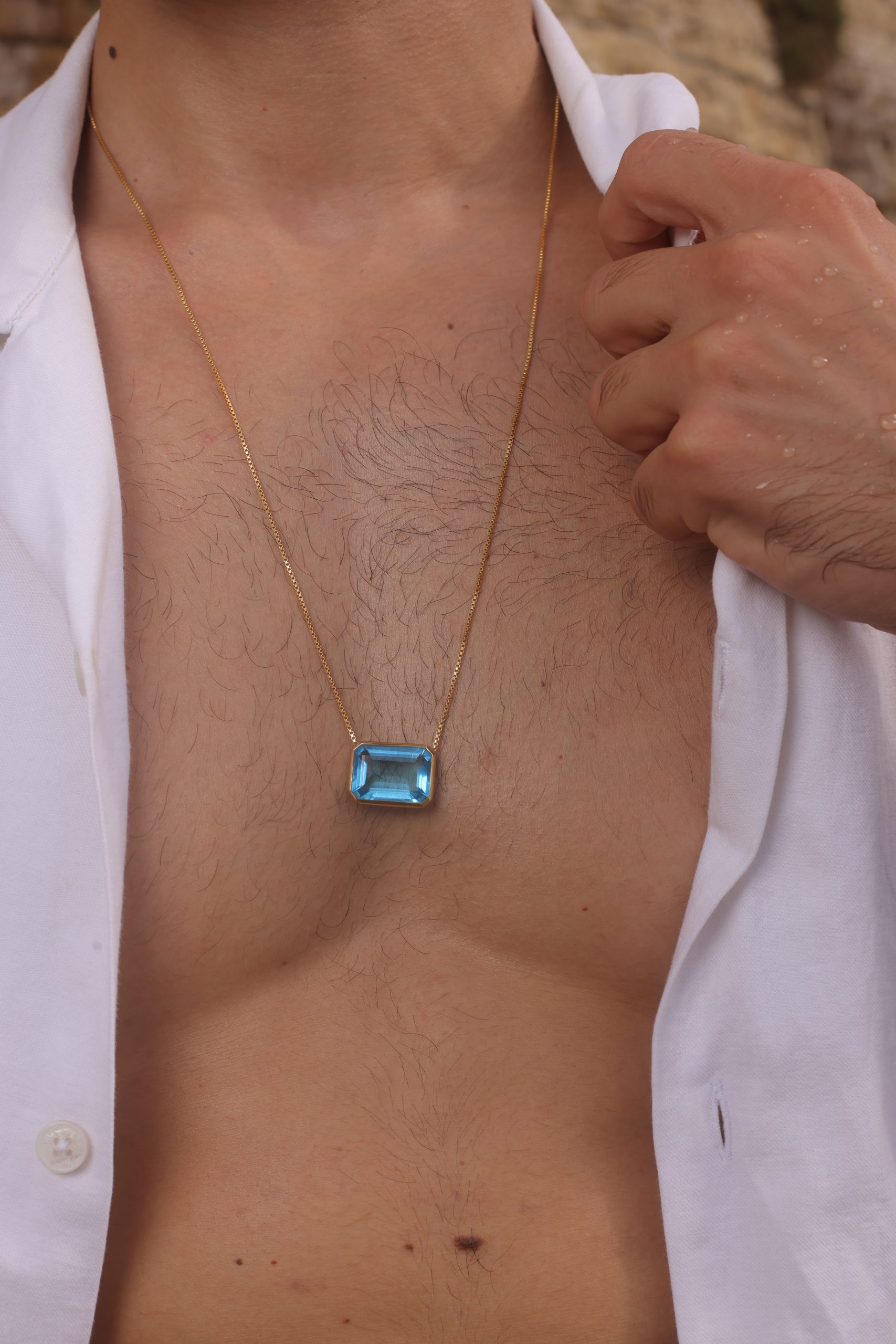 TOPAZ BREEZE NECKLACE 18K Gold Vermeil — on model