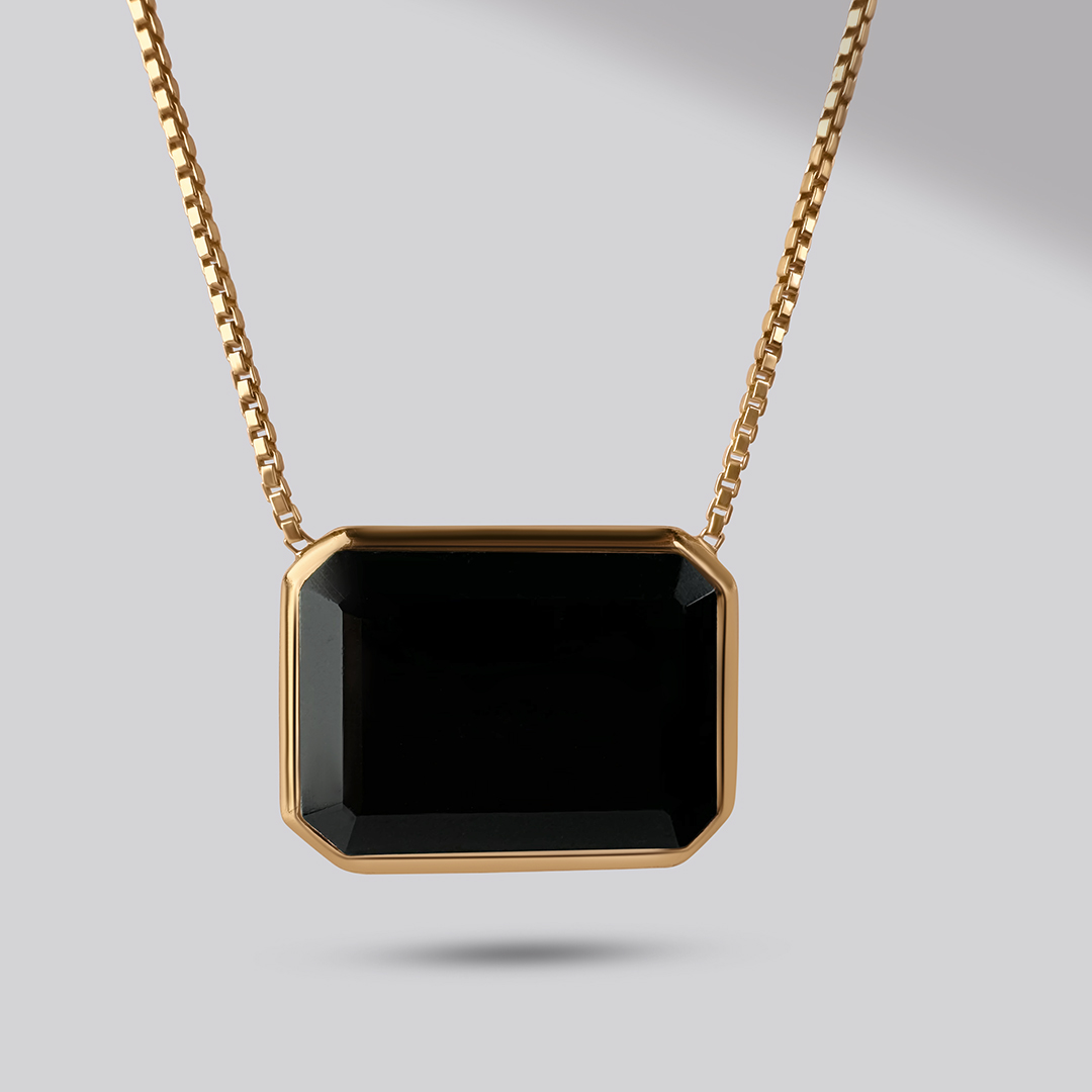 ONYX SHIELD NECKLACE 18K Gold Vermeil — main view