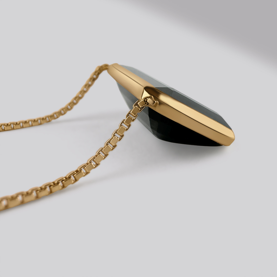 ONYX SHIELD NECKLACE 18K Gold Vermeil — on model