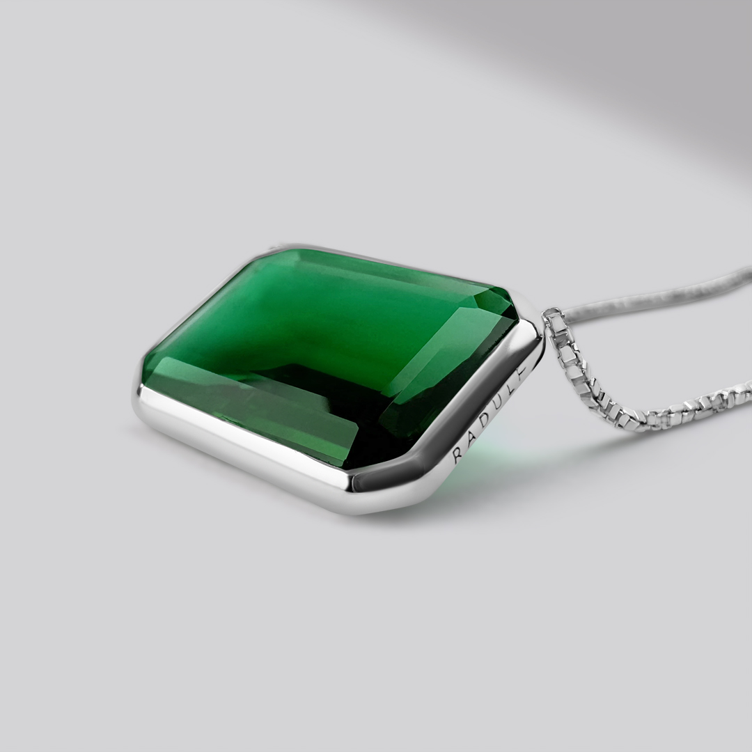 EMERALD BLOOM NECKLACE Sterling Silver — close-up