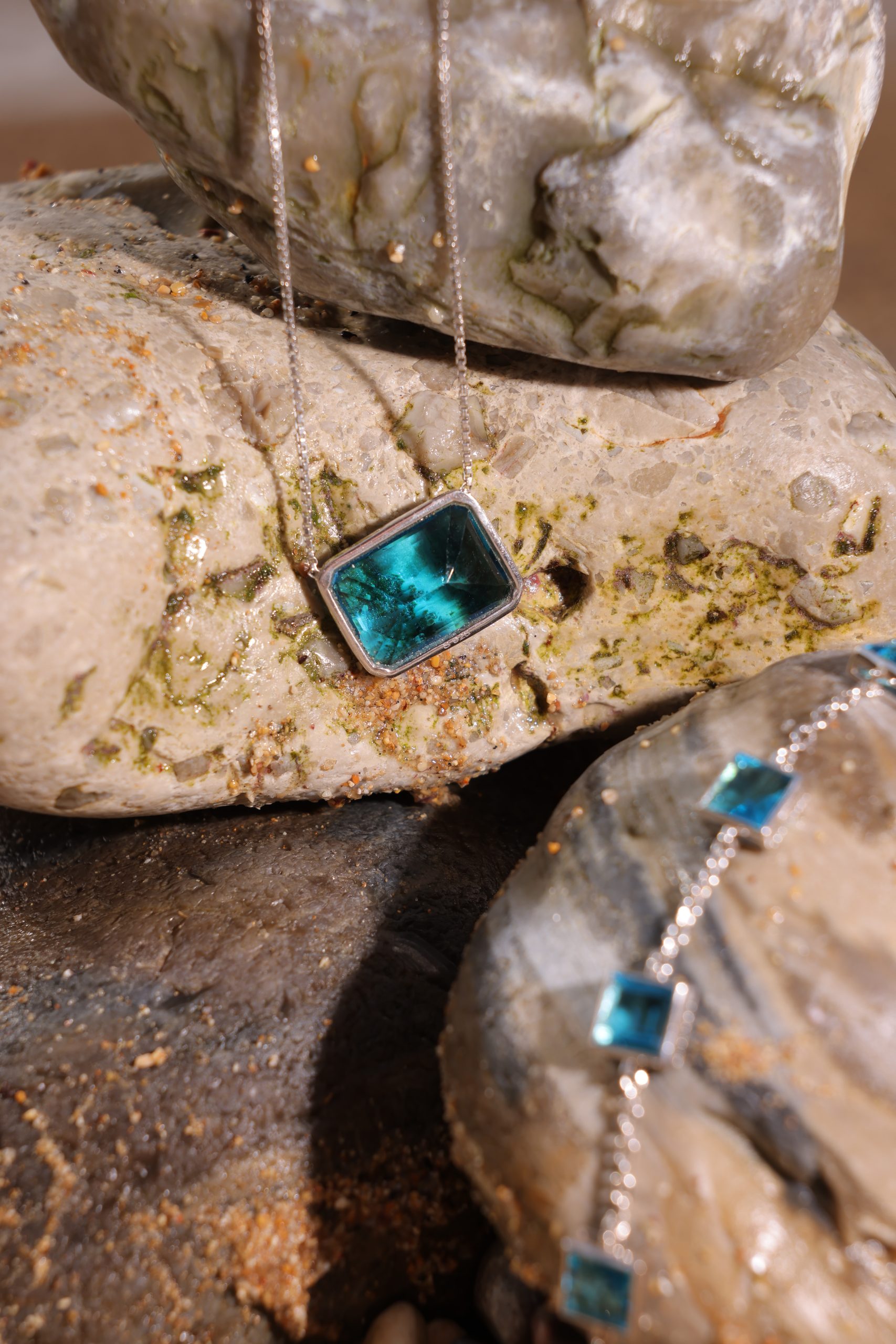TOPAZ FLAME NECKLACE Sterling Silver — detail shot