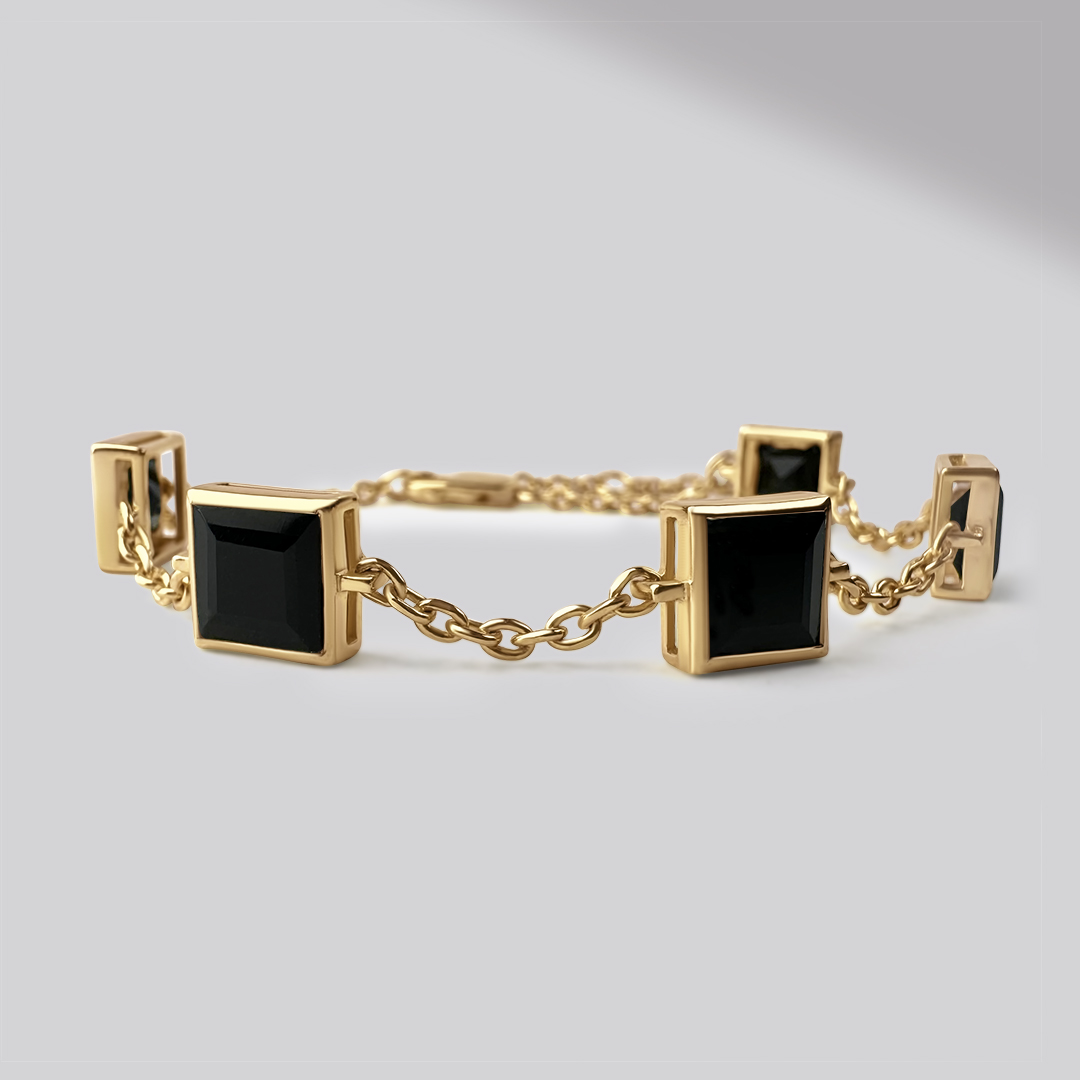 ONYX SHIELD BRACELET 18K Gold Vermeil — close-up