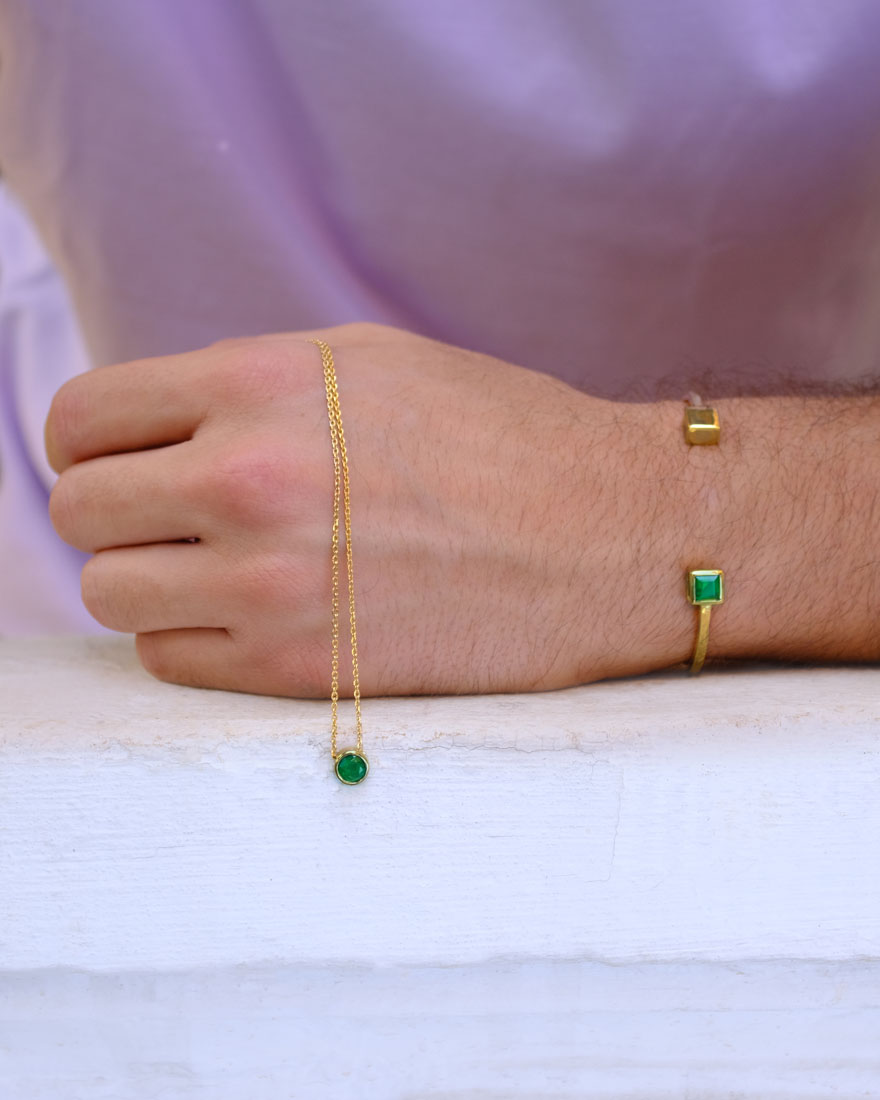 Bogota Green Emerald Choker 18K Solid Gold — styling view