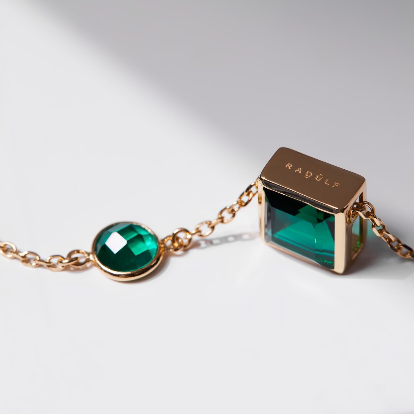 Bogota Emerald 18K Solid Gold — detail shot