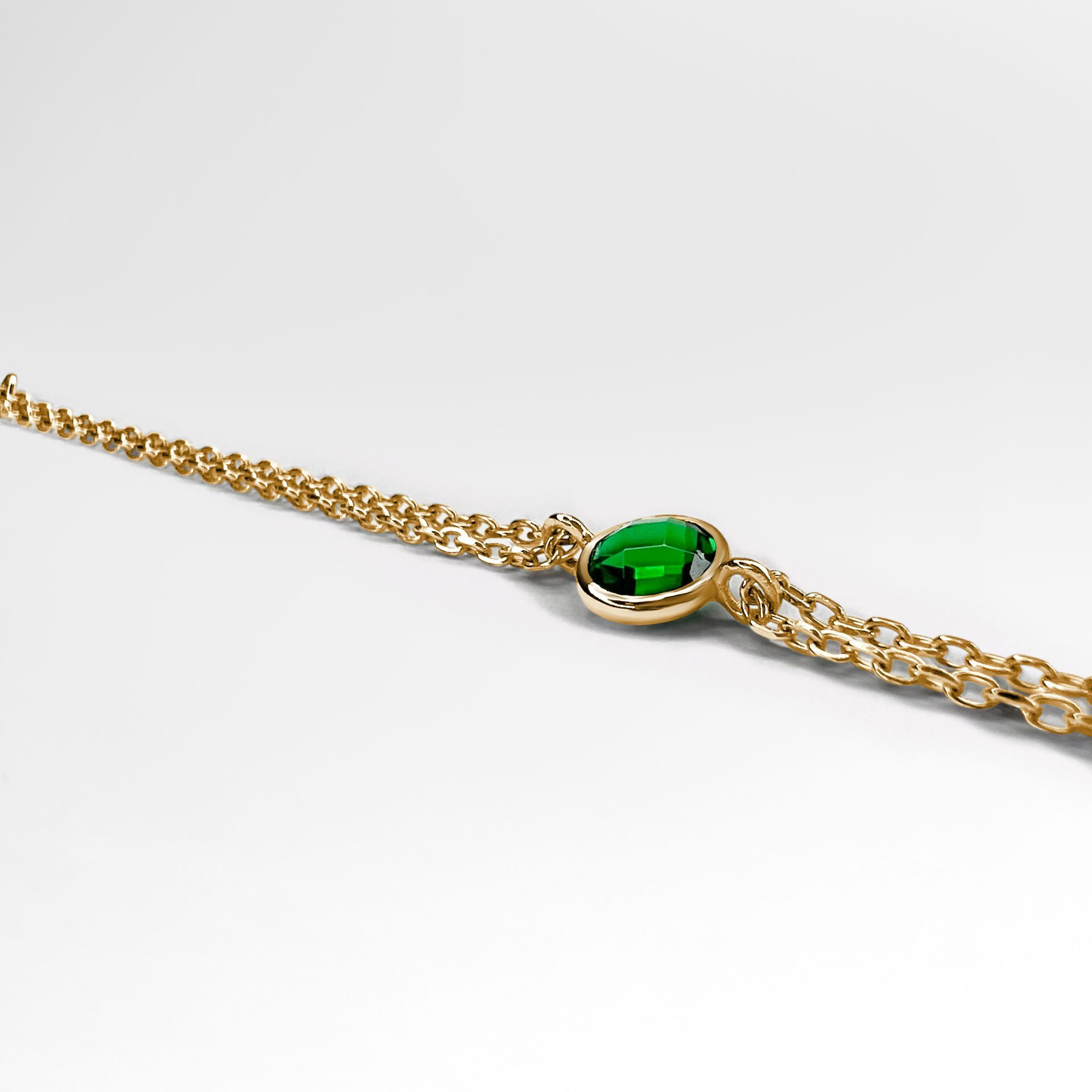 Bogota Emerald Bracelet 18K Solid Gold — close-up