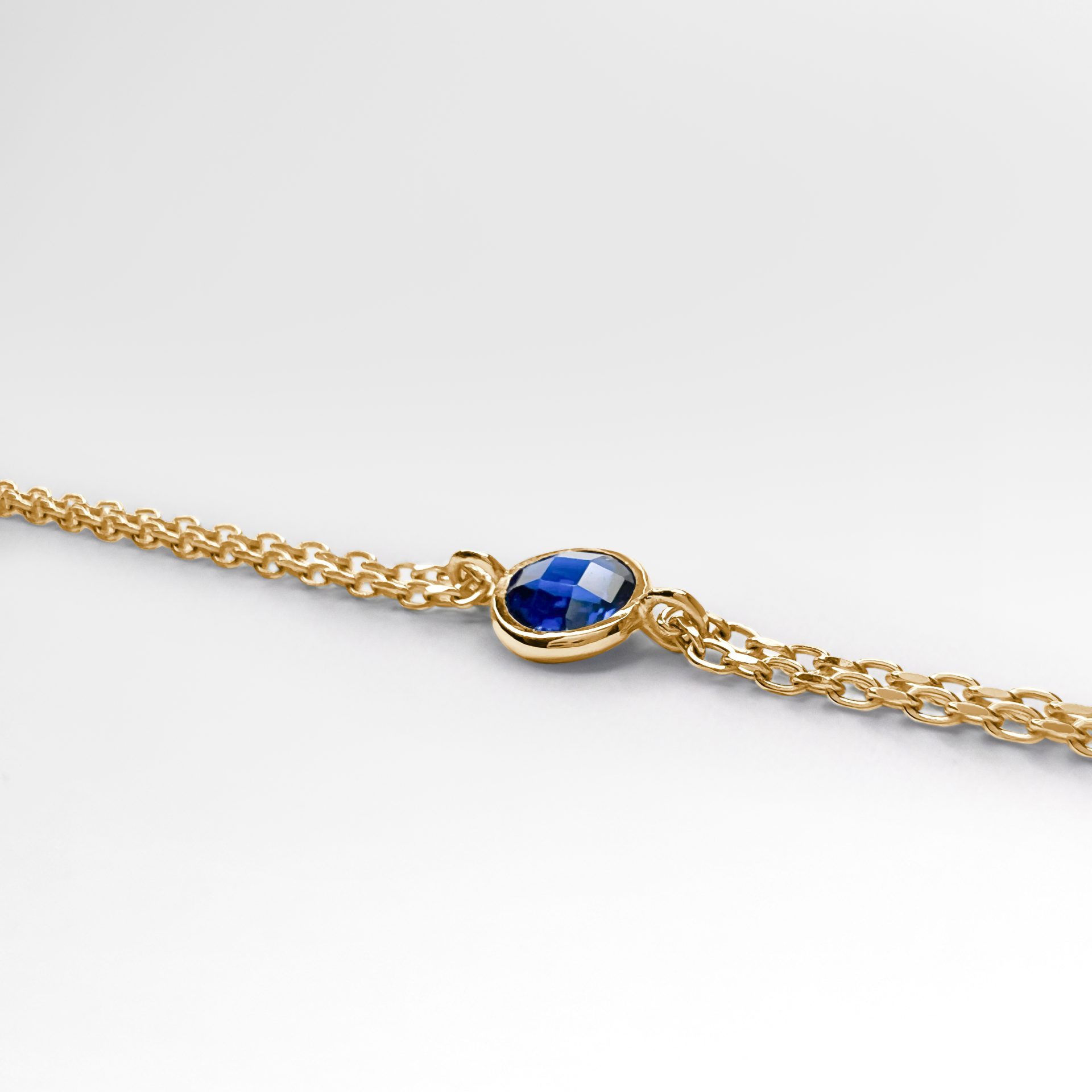 Barcelona Sapphire Bracelet 18K Solid Gold — close-up