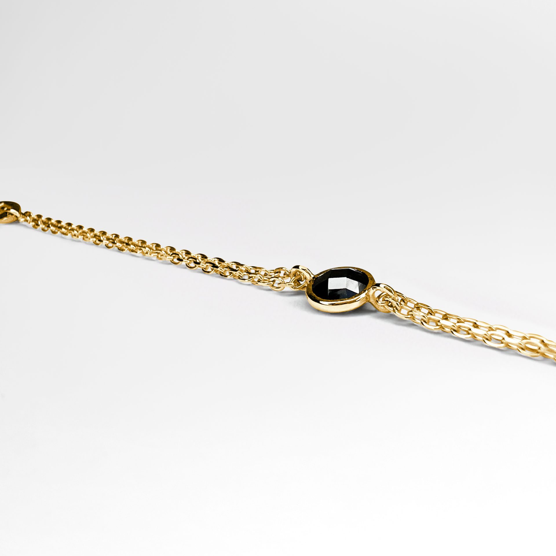 Guadalajara Onyx Bracelet 18K Solid Gold — close-up