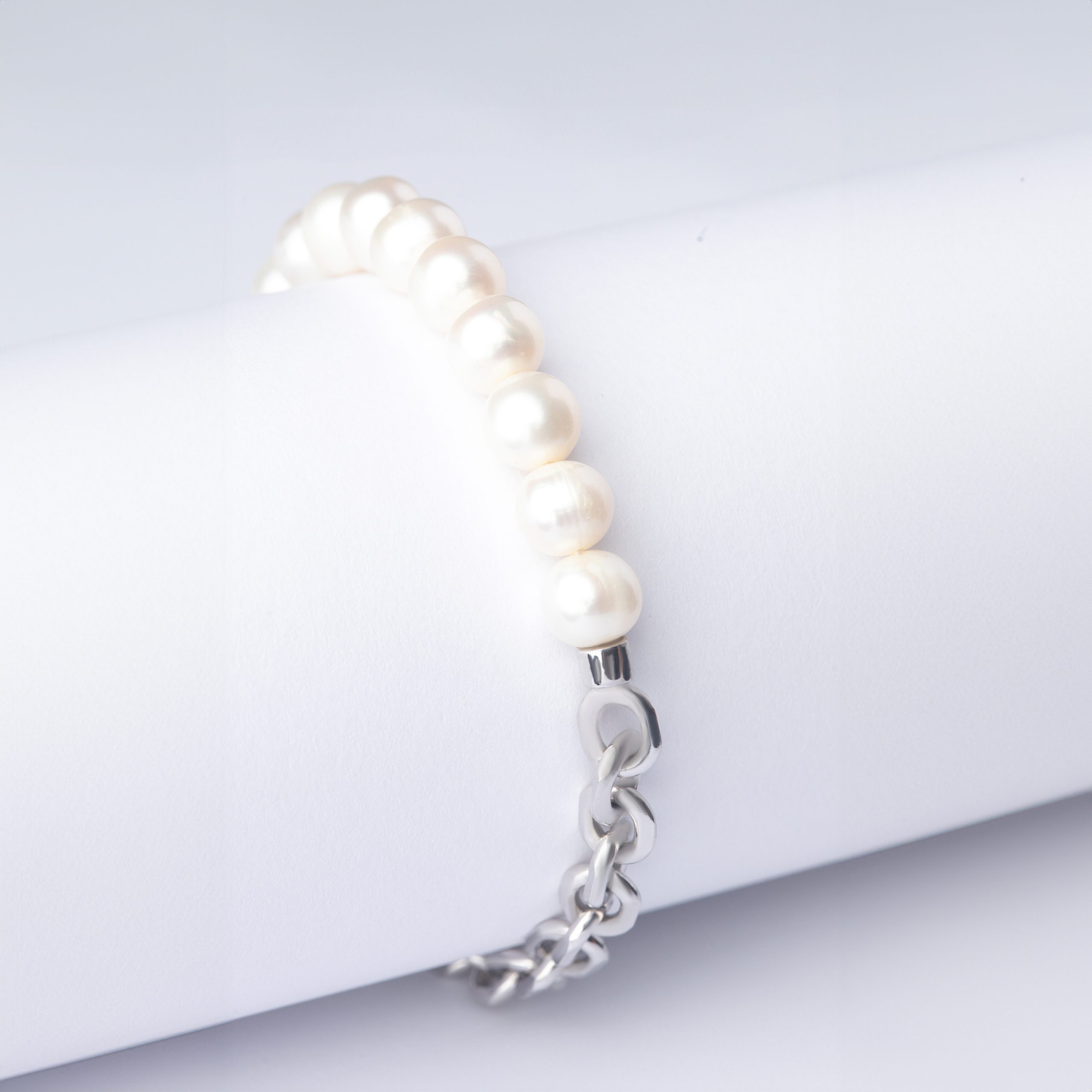 Pearl Aurora Bracelink — close-up